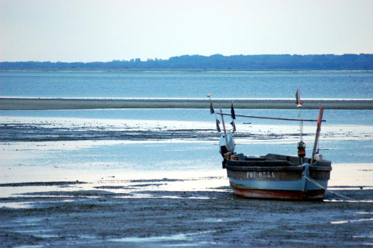 In Der Hansestadt Mit Blick Auf Ostsee * Wismar