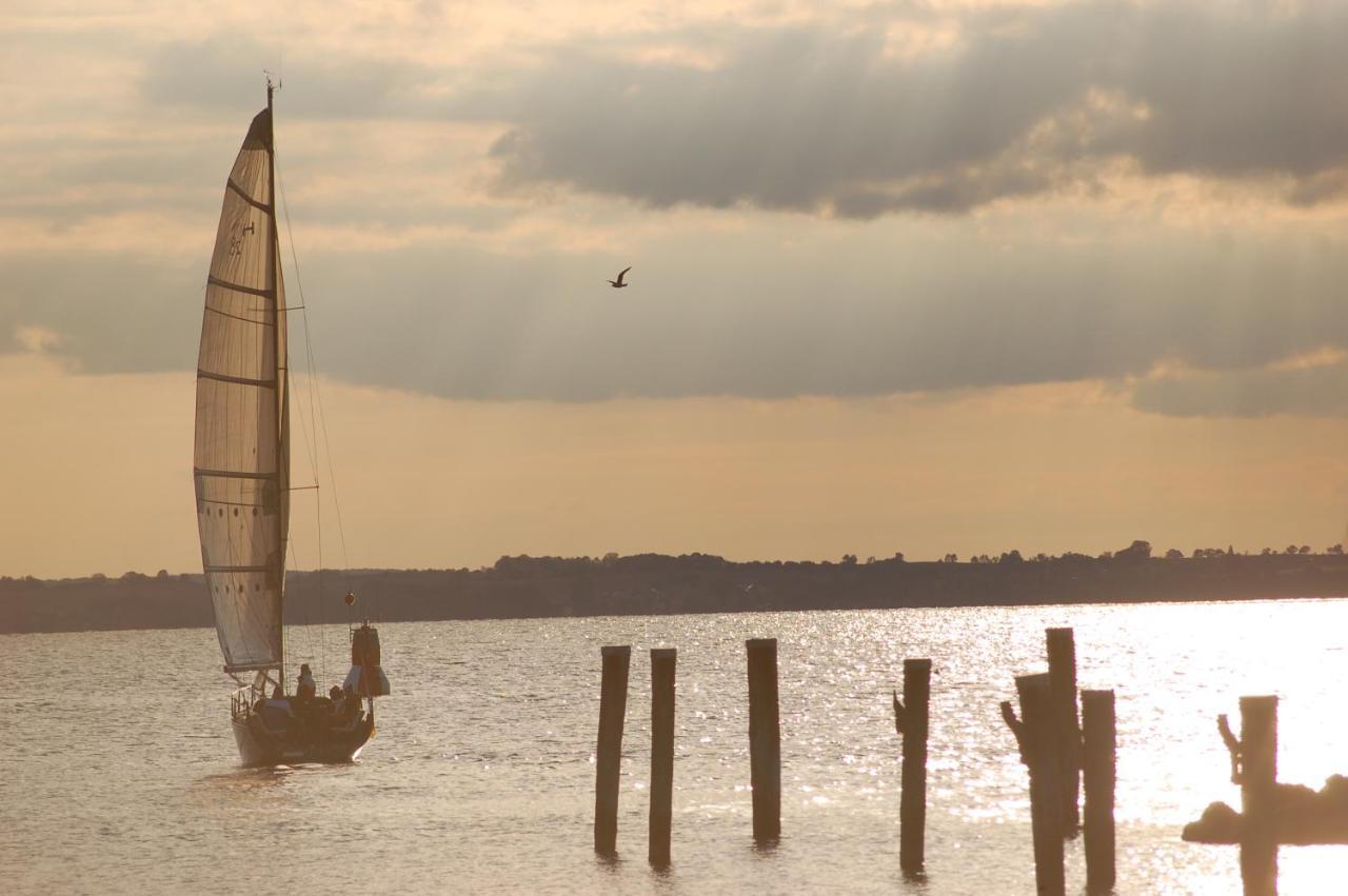 In Der Hansestadt Mit Blick Auf Ostsee * Wismar