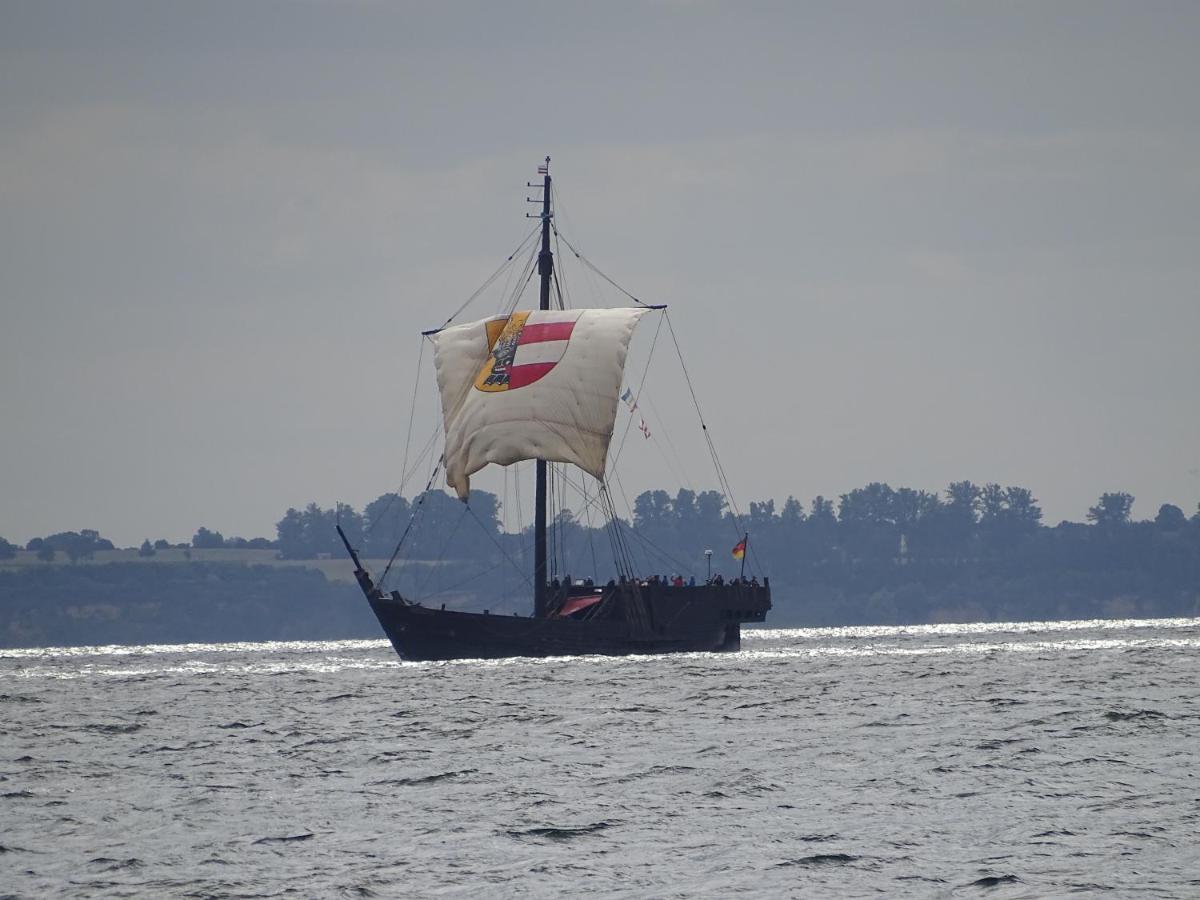 In Der Hansestadt Mit Blick Auf Ostsee * Wismar